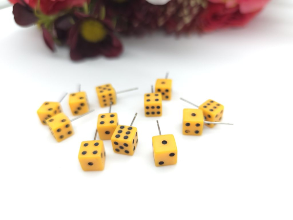 Würfel Ohrstecker orange